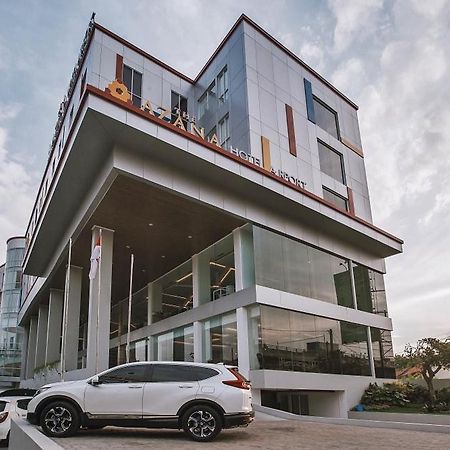 三宝垄阿扎那机场酒店 外观 照片