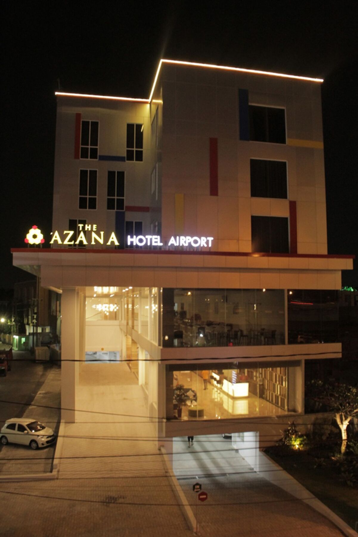 三宝垄阿扎那机场酒店 外观 照片