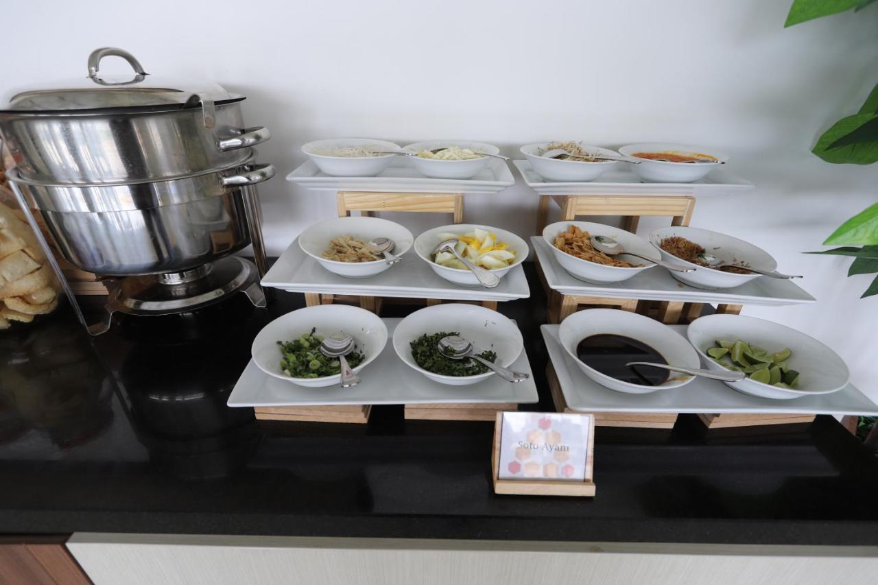 三宝垄阿扎那机场酒店 外观 照片