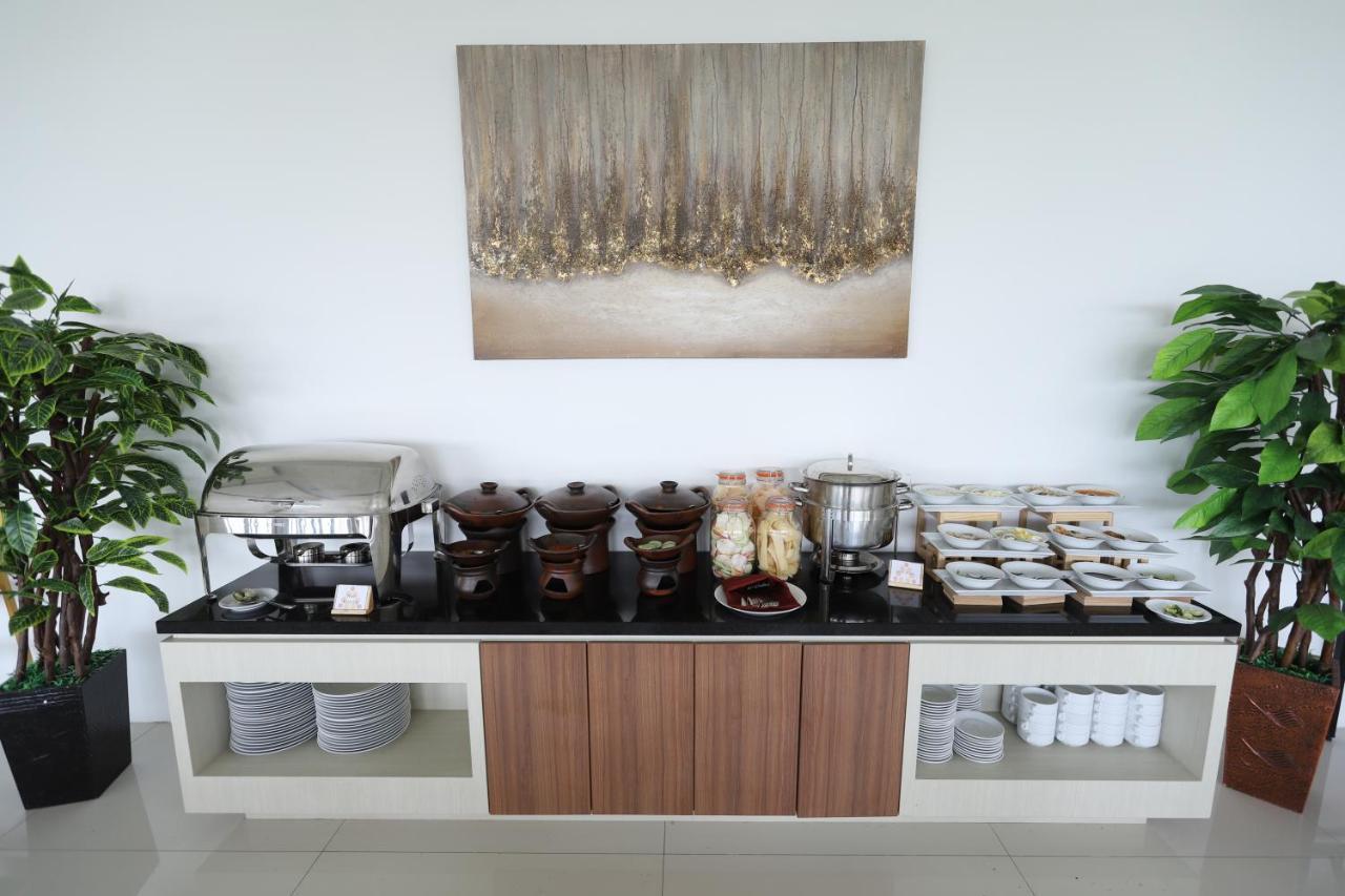 三宝垄阿扎那机场酒店 外观 照片
